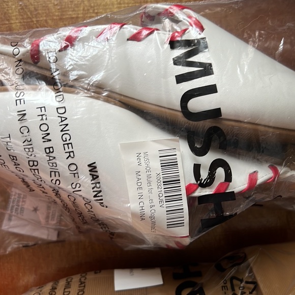 NWT MUSSHOE Red and white Mules for Women Slip On Pointed Toe Sz 9 Loafers Flats - Picture 8 of 9